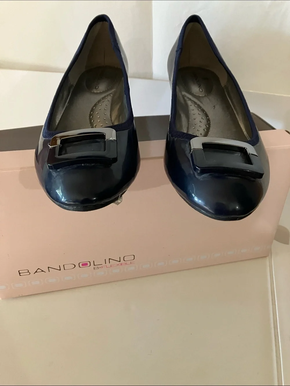 Bandolino Tad Women’s Sz 6 Navy w/Silver Bucket Slip on wedge shoe New w/box